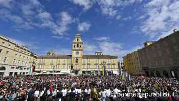 25 Aprile a Parma, la città in festa: piazza gremita - foto - La Repubblica