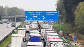 Vier Unfälle und kilometerlange Staus - Verkehrspolizei Rosenheim zieht Bilanz