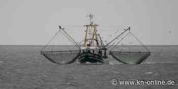 Seenotretter helfen Krabbenfischern vor Langeoog