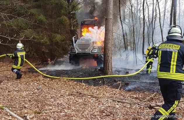 FW Lüchow-Dannenberg: Harvester in Flammen +++ Forstmaschine brennt im Wald +++ Feuerwehr verhindert größeren Waldbrand