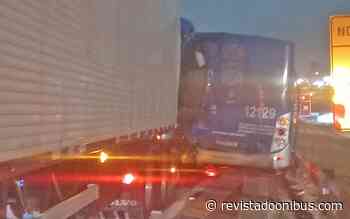 Cotia: Acidente entre carreta e ônibus da EMTU deixa 4 feridos na Rodovia Raposo Tavares - REVISTA DO ÔNIBUS