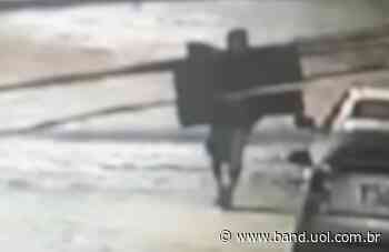 VÍDEO: Homem é preso após roubar televisão de uma casa em Lorena - Band Jornalismo