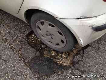 Crevacuore: finisce in una buca profonda nell'asfalto, danni all'automobile - newsbiella.it