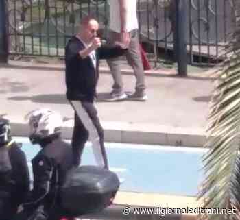 Massimo Lopez torna a Trani e si diverte a filmare moto - ilgiornaleditrani - Radio Bombo