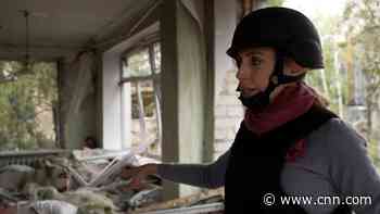 On the ground: Clarissa Ward tours devastation in Kharkiv