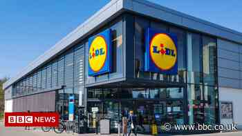 Lidl offers store finder's fee in fight for new customers