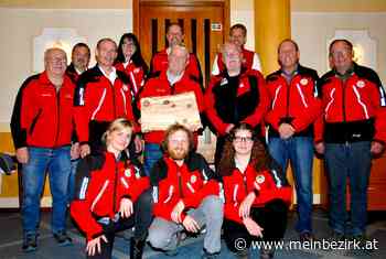 Schottwien: Zepterübergabe bei der Bergrettung und ein besonderes Holz zum Abschied - meinbezirk.at