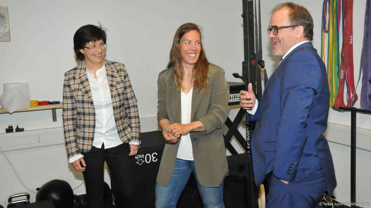 OKB besucht Rudertalent Jeannine Gmelin im Trainingsraum Kägiswil - Luzerner Zeitung