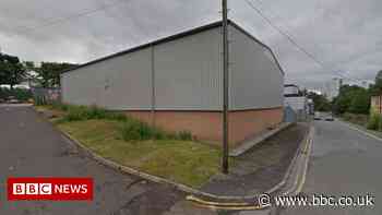 Oldham duvet firm fined £13k over worker's hand injuries - BBC