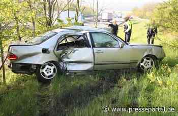 POL-BI: Alleinunfall auf der A2 - Pkw auf der Böschung