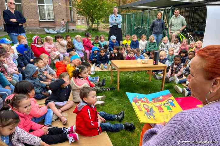 Kleuters vieren Pasen in hun buitenklas