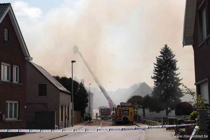 Brand bij bedrijf in landbouwmachines onder controle: “Voorlopig minder schadelijke stoffen dan eerst gedacht”