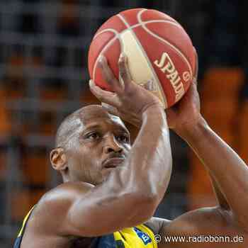 Mit Fahne und Grünkohl: Legende Paulding verlässt Oldenburg - radiobonn.de