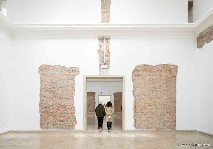 Rückbau Schicht um Schicht
 - Zu Besuch im Deutschen Pavillon auf der Kunst-Biennale in Venedig