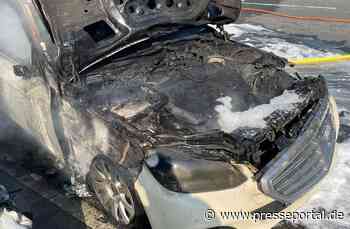 FW-Velbert: Taxi in Vollbrand