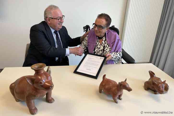 Marie-Hélène (98) kocht ruim 30 jaar geleden drie beeldjes, die blijken nu Mexicaans erfgoed te zijn: “Ik schenk ze gratis terug aan het Mexicaanse volk”
