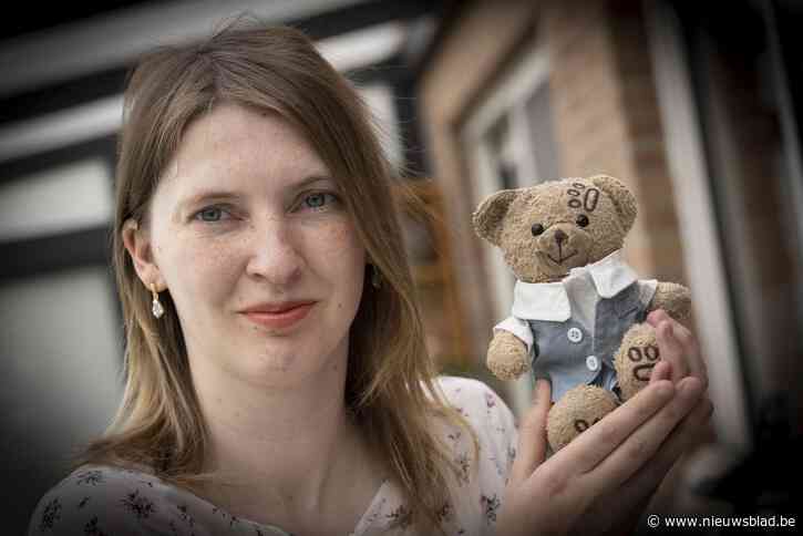 Jonge vrouw met autisme is op zoek naar knuffelbeertje dat haar troost biedt: “Er zijn er nog in omloop, maar waar zijn ze?”