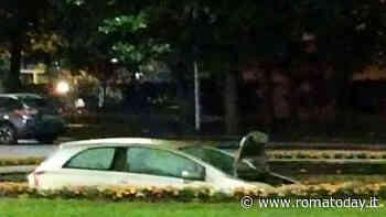 Colosseo quadrato: ancora un'auto nella fontana dell'Eur