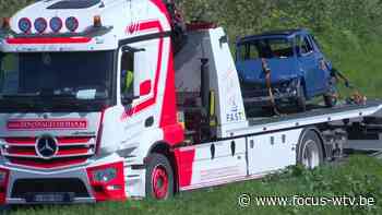 Oud Fiatje 3 maal over de kop op A19 in Wervik - Focus en WTV