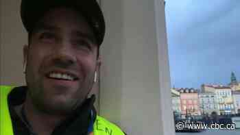 Former Sask. hockey player helps transport Ukrainians fleeing war