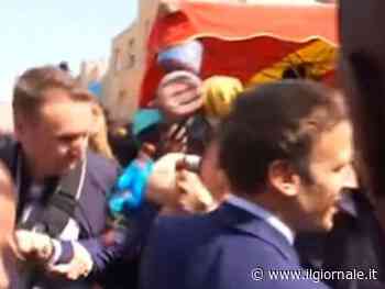 Pomodori contro Macron: cosa è successo alla sua prima uscita pubblica
