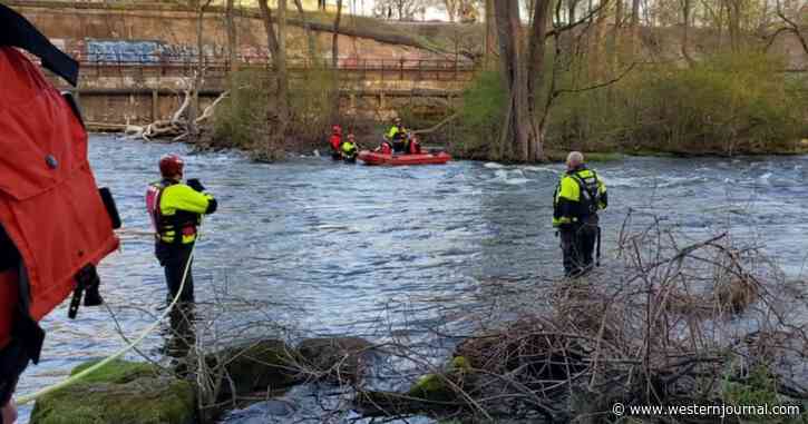 Kayaker Spots Mom and Young Daughter Drowning in River, Races to Save Them Before It's Too Late
