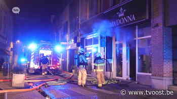 Brand vernietigt stock van kledingwinkel in Lokeren - TV Oost