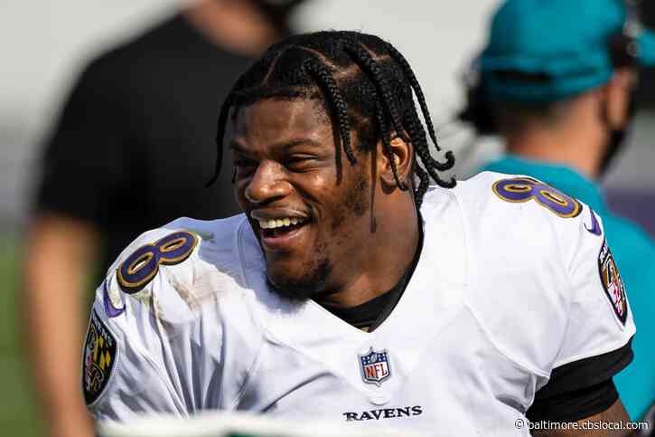 Lamar Jackson Visits His Former Elementary School To See Teacher, Hand Out Gifts