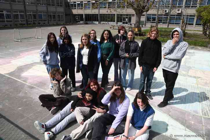 Leerlingen kunstrichting GO! talent tekenen kunstwerk Smak na