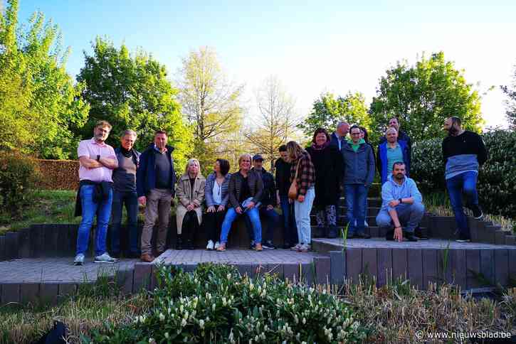 Pajotse ondernemers netwerken tijdens ochtendwandeling op Kesterheide