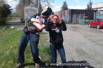 Outreach volunteers connect with people on Courtenay streets – Comox Valley Record - Comox Valley Record