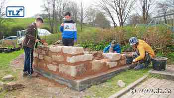 Grundschüler bauen Holzbackofen in Renthendorf - Thüringische Landeszeitung