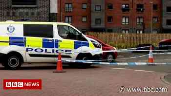 Man to stand trial over body-in-bag murder in Renfrew - BBC