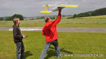 Nicht auf einer Wellenlänge: Modellflieger befürchten Bruchlandung wegen geplantem Funkmast