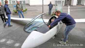 Iserlohn: Segelflugzeug in der Fußgängerzone ein Hingucker - IKZ News