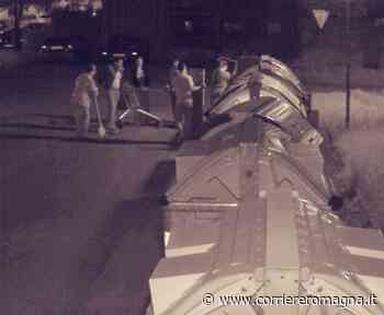 Massa, una intera famiglia abbandona rifiuti su un carrello della spesa: beccati dalla telecamera - CorriereRomagna