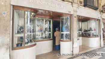 Venezia, in piazza San Marco apre la vetreria Seguso e il brand Golden Goose omaggia Porto Marghera - La Nuova Venezia