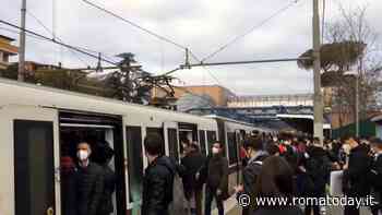 Roma Lido, i pendolari vogliono incontrare Gualtieri: "Sindaco, siamo passati da 15 treni a 4"