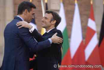 Sánchez ha aprovechado su viaje en tren a Kiev para parar en París y tocar a Macron - El Mundo Today