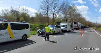 Politie en Vlabel innen openstaande boetes en belastingen tijdens verkeerscontrole - Het Laatste Nieuws
