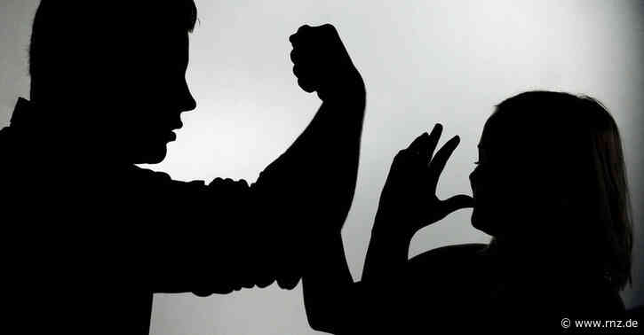 Mannheim:  Vater schlägt und tritt Frau und Kind