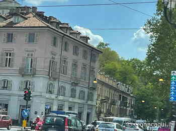 Torino, altro che ridurre gli sprechi: corso Moncalieri è illuminato in pieno giorno! [FOTO] - Cronaca Qui