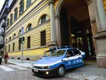 "Stanco di aspettare". Immigrato distrugge la porta della questura