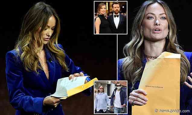 Jason Sudeikis is slammed for serving Olivia Wilde with custody papers on stage - Daily Mail