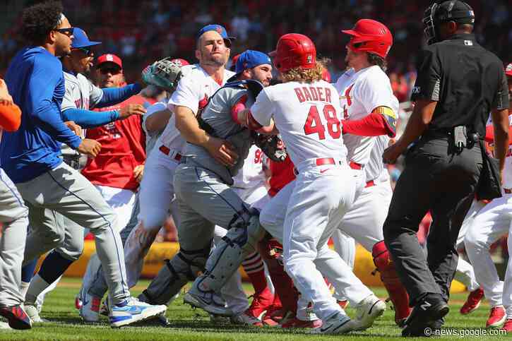 It's A Great Brawl When Stubby Clapp Tackles "A Big Strong Guy" - Defector