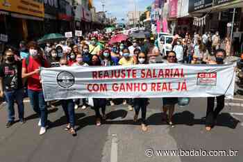 Servidores públicos realizam manifestação por reajuste salarial nesta quarta (27), em Juazeiro - Badalo