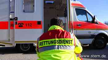 Stade: Autofahrer stirbt bei Zusammenstoß mit Traktor - STERN.de