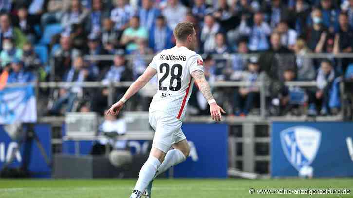 Stürmer Hahn bleibt weiteres Jahr beim FC Augsburg
