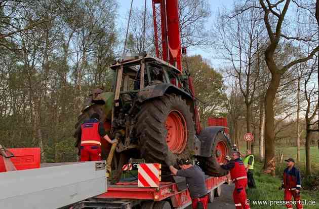 FFW Schiffdorf: 28 Jähriger Traktor-Fahrer prallt gegen Baum: Fahrer kommt schwerverletzt in Krankenhaus