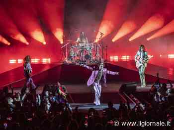 Da Chaplin a Manuel Agnelli, i Maneskin esaltano l'arena di Verona